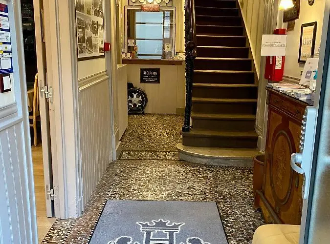 Celine - De La Gare Hotel