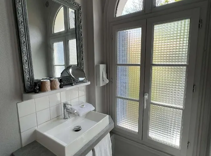 Celine - De La Gare Hotel